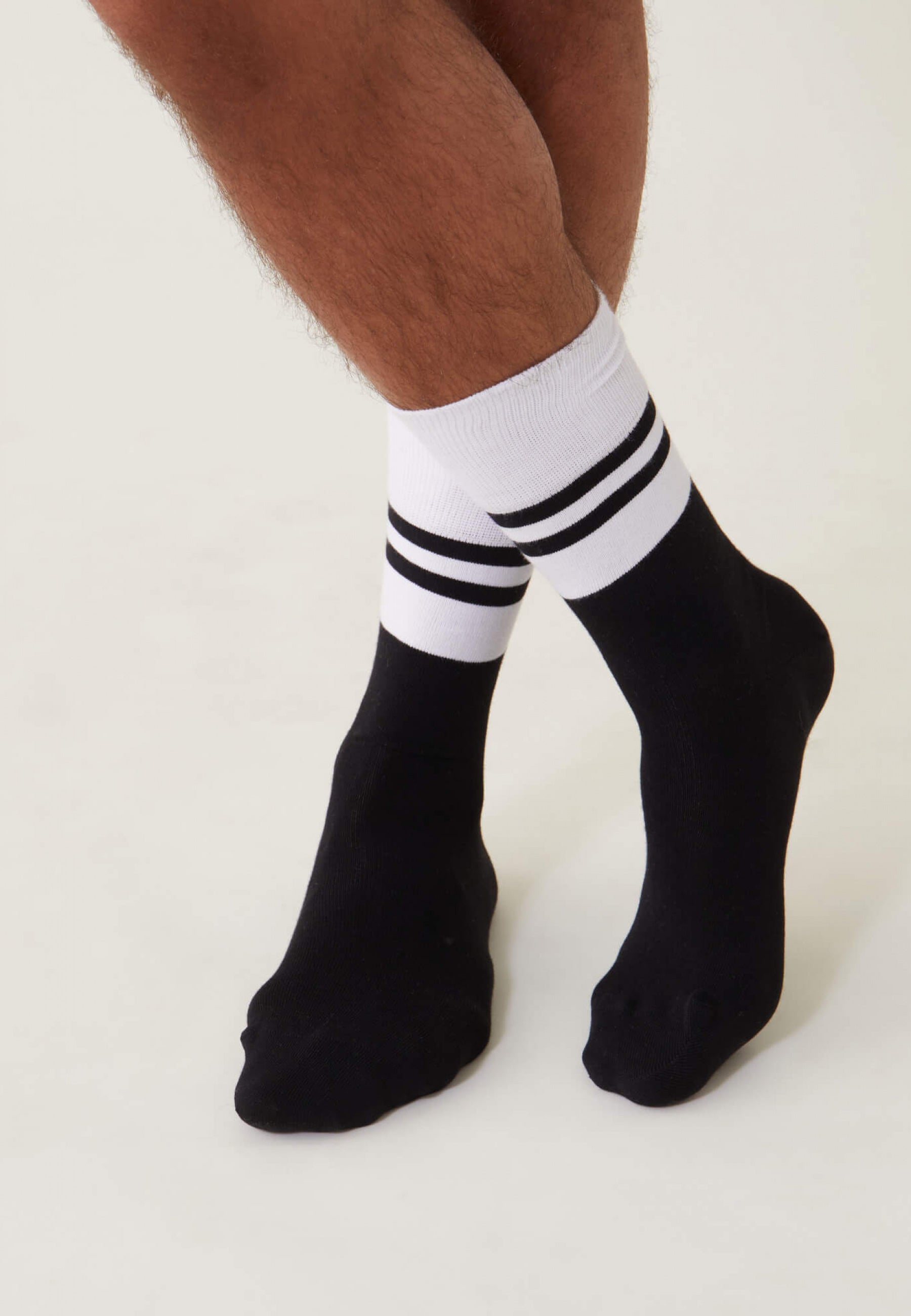 Chaussettes discount noires hautes